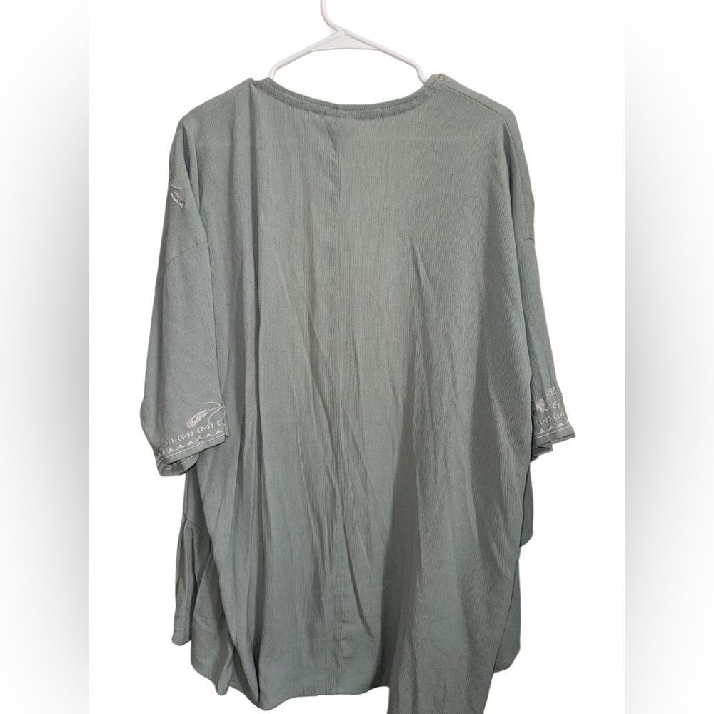 Knox Rose Embroidered Open Front Kimono - Picture 2 of 3